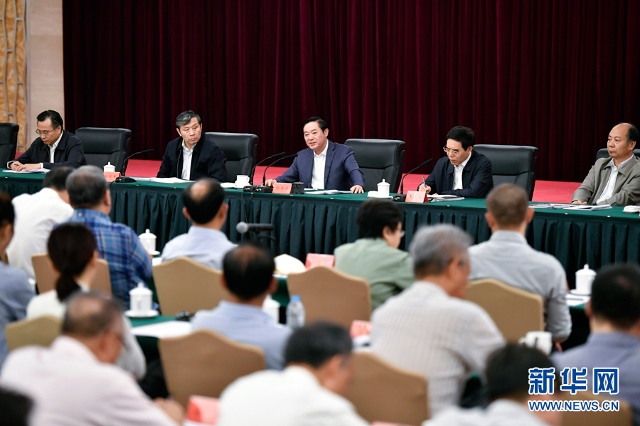 9月7日，中共中央政治局委員、中央書記處書記、中宣部部長劉奇葆在北京出席全國電視劇工作座談會并講話。 新華社記者 燕雁 攝

