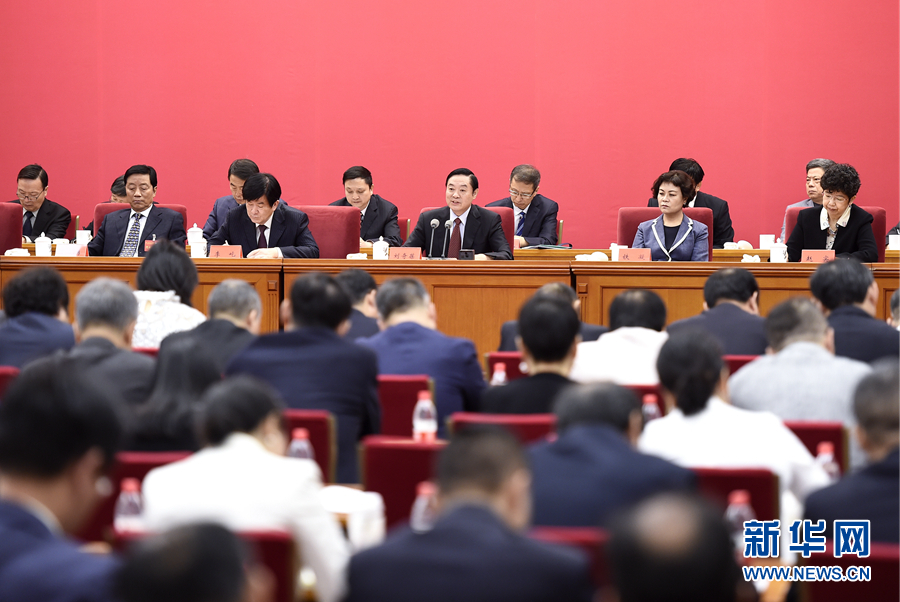 9月20日，中國(guó)電視藝術(shù)家協(xié)會(huì)第六次全國(guó)代表大會(huì)在北京召開(kāi)。中共中央政治局委員、中央書(shū)記處書(shū)記、中宣部部長(zhǎng)劉奇葆出席開(kāi)幕式并講話。新華社記者 燕雁 攝