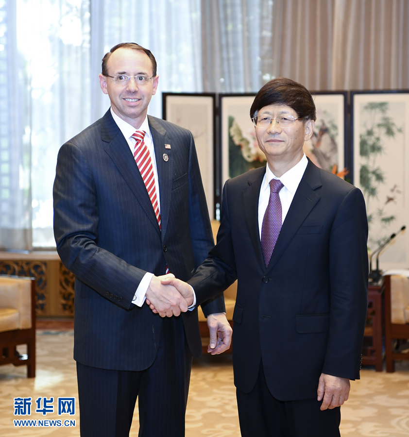 9月26日，中共中央政治局委員、中央政法委書記孟建柱在北京會見來華出席國際刑警組織第86屆全體大會的美國司法部常務副部長羅森斯坦。新華社記者 張領(lǐng) 攝