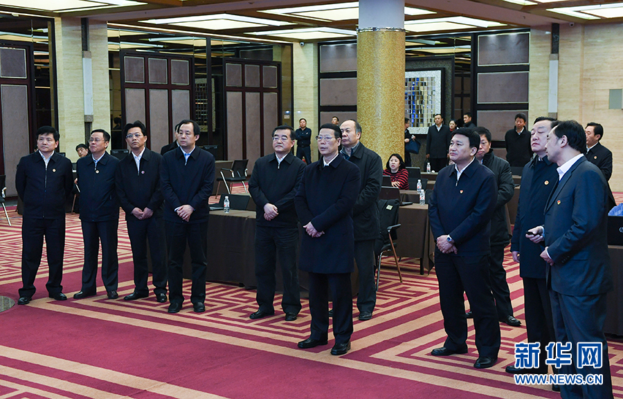 11月14日至15日，國務(wù)院副總理張高麗在黑龍江調(diào)研。這是11月14日，張高麗到黑龍江糧食交易市場了解糧食生產(chǎn)和銷售、糧食產(chǎn)品深加工、政策性儲糧去庫存等工作。 新華社記者 高潔 攝