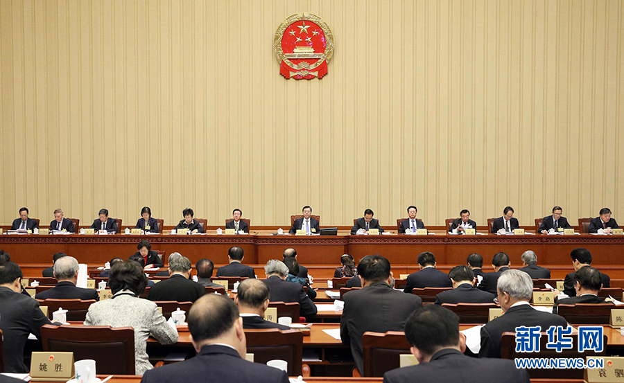 12月23日，十二屆全國人大常委會第三十一次會議在北京人民大會堂舉行第二次全體會議。張德江委員長出席。 新華社記者劉衛(wèi)兵攝