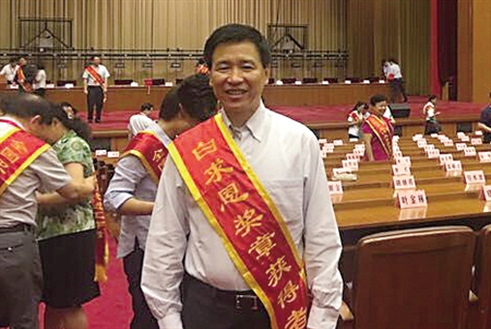 黃國寧被授予我國衛(wèi)生行業(yè)的最高榮譽(yù)&ldquo;白求恩獎(jiǎng)?wù)?rdquo;。