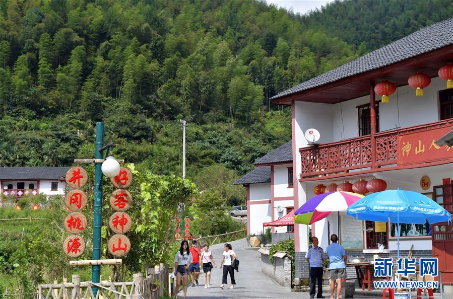 （新華全媒頭條&middot;圖文互動）（5）開啟新征程　譜寫新史詩&mdash;&mdash;以習(xí)近平同志為核心的黨中央引領(lǐng)中國特色社會主義進入新時代