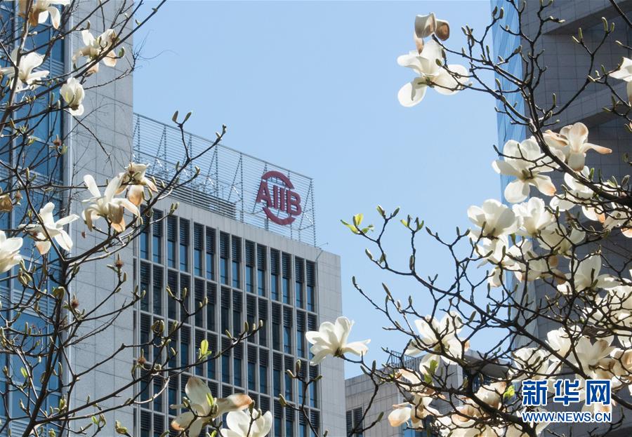 (新華全媒頭條·圖文互動)(16)開啟新征程 譜寫新史詩——以習(xí)近平同志為核心的黨中央引領(lǐng)中國特色社會主義進(jìn)入新時代