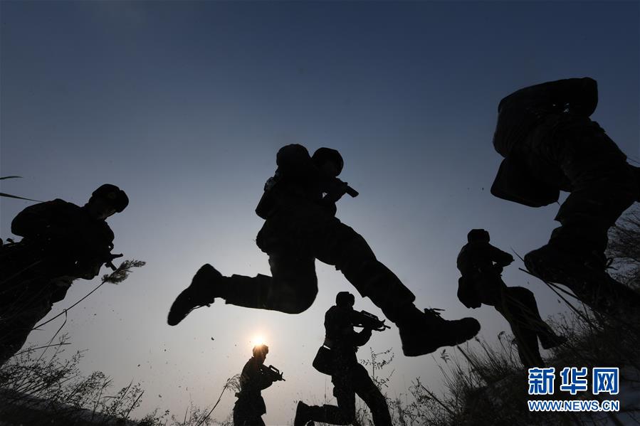 （新華全媒頭條&middot;圖文互動）（12）備戰(zhàn)踏上新起點，練兵展現(xiàn)新氣象&mdash;&mdash;2018中國軍隊新年開訓全景大掃描