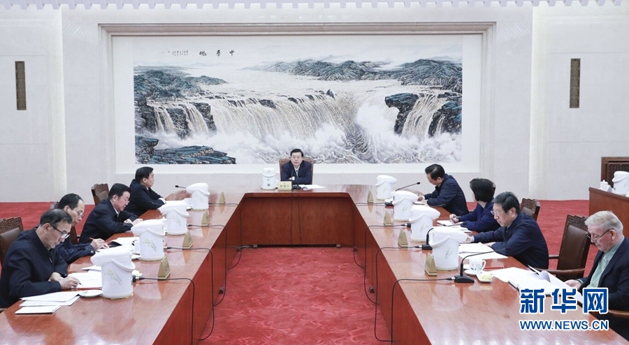 1月22日，中共十二屆全國(guó)人大常委會(huì)黨組在北京召開(kāi)會(huì)議，認(rèn)真學(xué)習(xí)領(lǐng)會(huì)習(xí)近平總書(shū)記在黨的十九屆二中全會(huì)上的重要講話精神，研究全國(guó)人大常委會(huì)貫徹落實(shí)全會(huì)精神、做好憲法修改相關(guān)工作。全國(guó)人大常委會(huì)委員長(zhǎng)、常委會(huì)黨組書(shū)記張德江主持會(huì)議并講話。新華社記者 丁林 攝