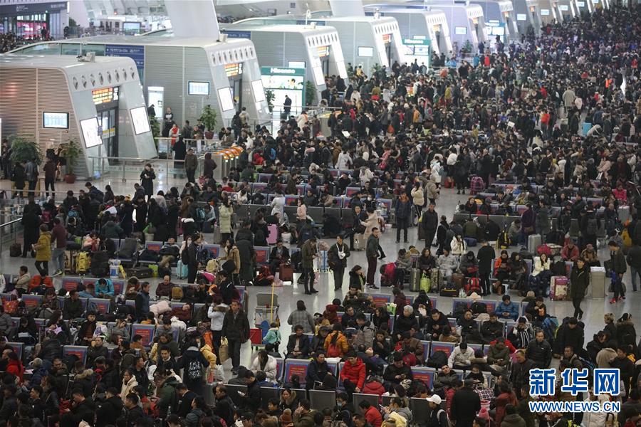 （社會(huì)）（3）受降雪天氣影響 長(zhǎng)三角鐵路多趟列車(chē)晚點(diǎn)