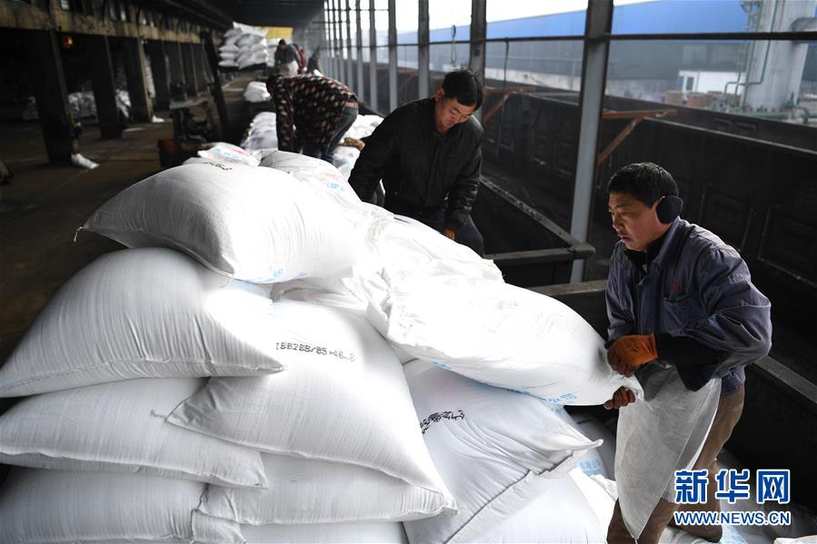 （新春走基層）（5）安徽：農(nóng)資&ldquo;春運(yùn)&rdquo;助春耕