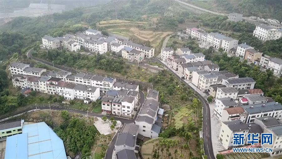 (新華全媒頭條·圖文互動)(3)情系人民 心牽創(chuàng)新——習近平總書記考察湖北回訪記