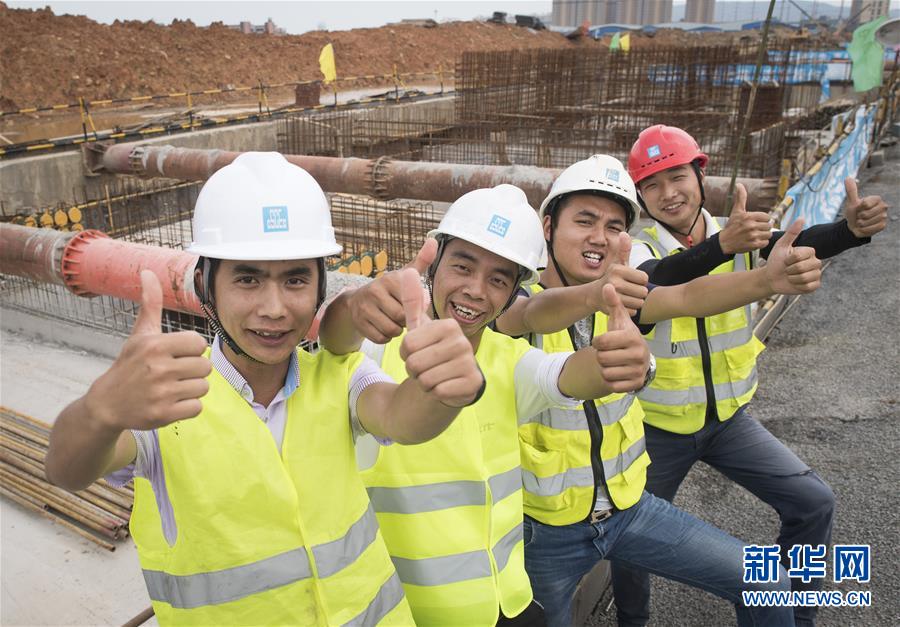 (新時代奮斗者·圖文互動)(4)當一群“90后”與工地相遇——記奮戰(zhàn)在軍運會工地上的90后新農(nóng)民工