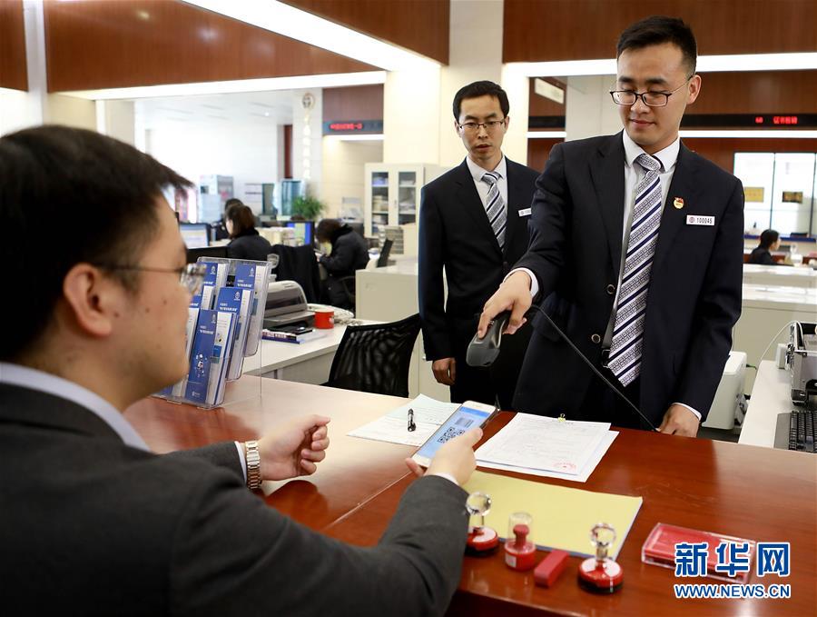 (新華全媒頭條·圖文互動)(3)25個“新部門”全部亮相 機構改革向縱深推進