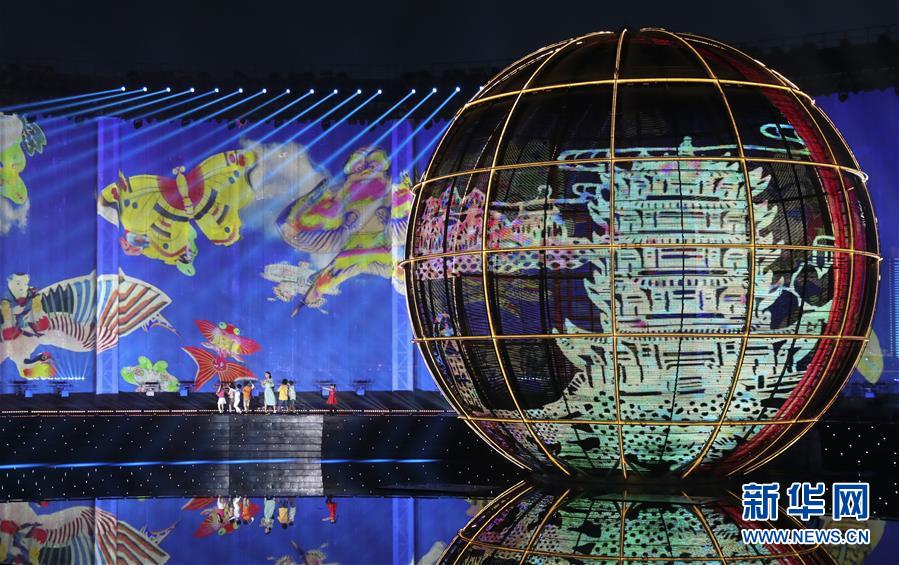 （新華全媒頭條&middot;上合青島峰會(huì)&middot;圖文互動(dòng)）（3）攜手前進(jìn)，開啟上合發(fā)展新征程 &mdash;&mdash;習(xí)近平主席主持上合組織青島峰會(huì) 并舉行系列活動(dòng)紀(jì)實(shí)