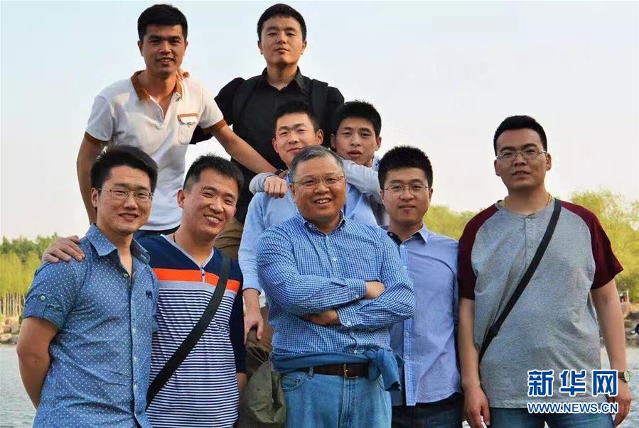 (新華全媒頭條·圖文互動(dòng))(5)挺起新時(shí)代的精神脊梁——寫在中國(guó)共產(chǎn)黨成立97周年之際