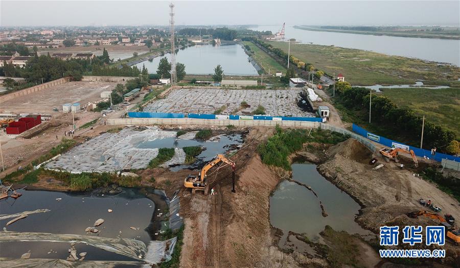 （新華視點&middot;圖文互動）（2）中央督察兩年有的絲毫未改，有的不減反增&mdash;&mdash;江蘇泰興數(shù)萬噸化工廢料和污泥堆放長江邊調(diào)查