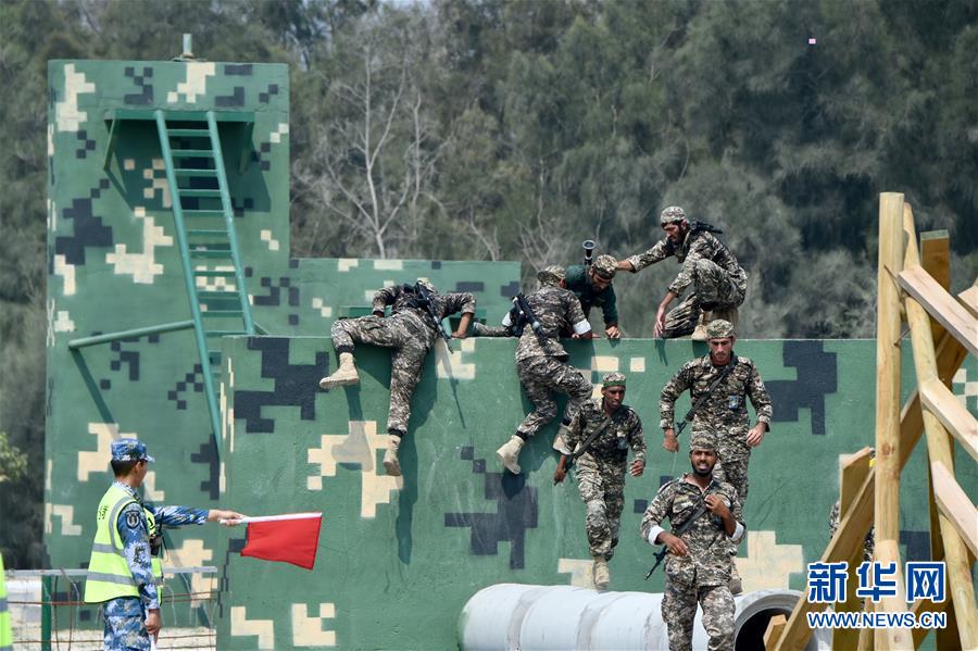 （軍事&middot;圖文互動）（5）海上登陸賽障礙賽打響　中國隊包攬前3名