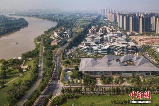 8月9日，航拍南京江心洲新加坡&middot;南京生態(tài)科技島。 <a target='_blank' >中新社</a>記者 泱波 攝