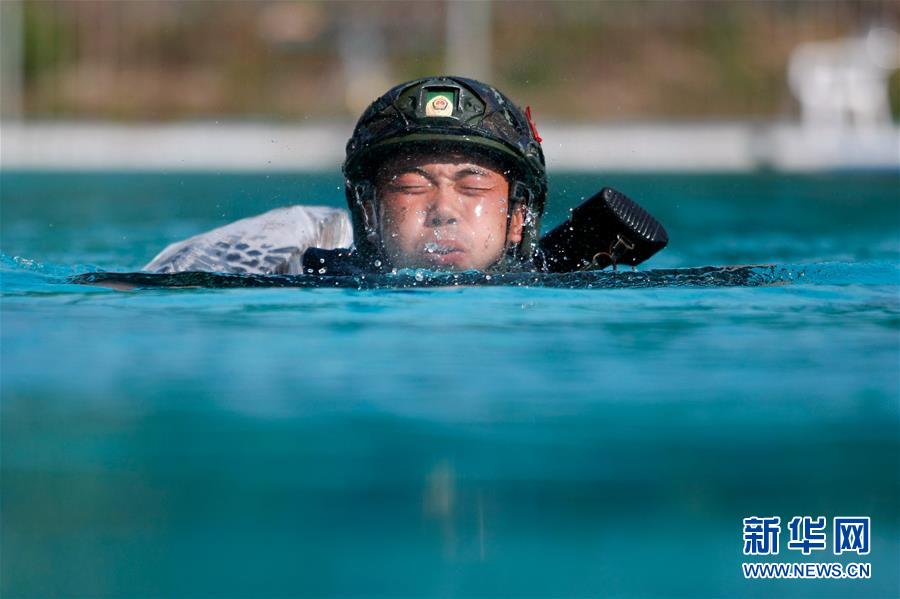 (圖文互動)(4)一切為了實戰(zhàn)——武警部隊“巔峰”特戰(zhàn)比武競賽現(xiàn)場見聞