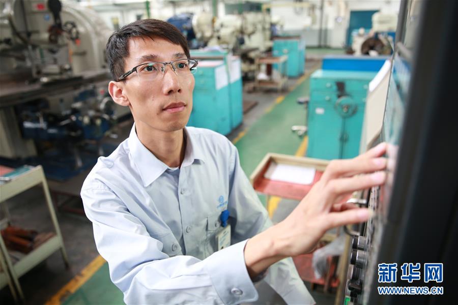 (圖文互動)(3)他用匠心守護飛機心臟——記中國航發(fā)沈陽黎明航空發(fā)動機有限責任公司一線工人洪家光
