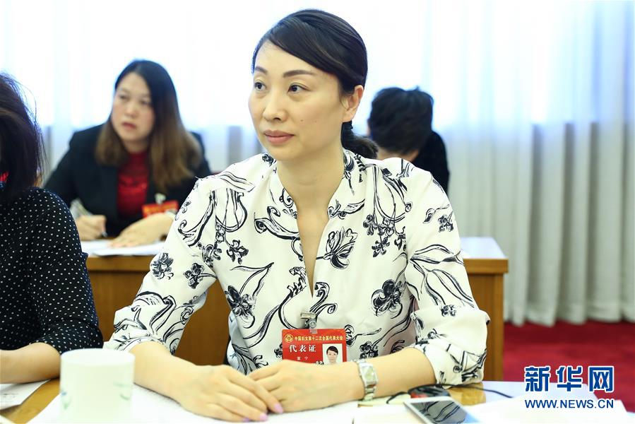 (關(guān)注婦代會)(2)放飛巾幗夢想 共襄復(fù)興偉業(yè)——中國婦女十二大各代表團(tuán)認(rèn)真學(xué)習(xí)黨中央致詞