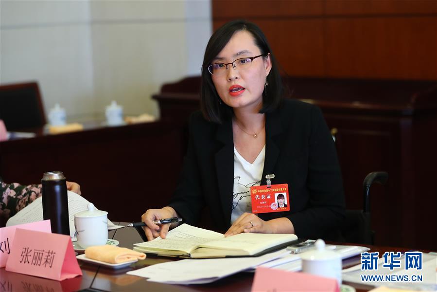 (關(guān)注婦代會)(3)放飛巾幗夢想 共襄復(fù)興偉業(yè)——中國婦女十二大各代表團(tuán)認(rèn)真學(xué)習(xí)黨中央致詞