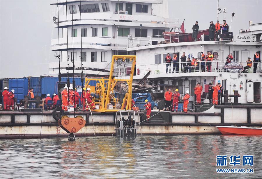 (重慶公交車墜江事故·后續(xù))(2)重慶萬州墜江公交車按計劃今晚將被打撈出水