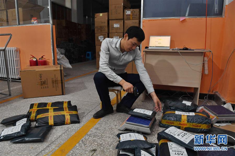 （在習(xí)近平新時代中國特色社會主義思想指引下&mdash;&mdash;新時代新作為新篇章&middot;圖文互動）（3）從資源枯竭城市到中國棉襪之鄉(xiāng)&mdash;&mdash;吉林遼源念好民營經(jīng)濟&ldquo;三字經(jīng)&rdquo;