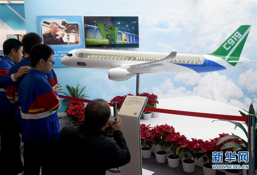 （新華全媒頭條&middot;圖文互動）（3）從歷史中汲取繼續(xù)前進(jìn)的力量&mdash;&mdash;習(xí)近平總書記參觀慶祝改革開放40周年大型展覽側(cè)記