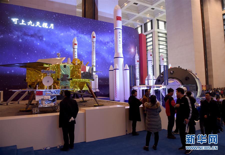 （新華全媒頭條&middot;圖文互動）（6）從歷史中汲取繼續(xù)前進的力量&mdash;&mdash;習(xí)近平總書記參觀慶祝改革開放40周年大型展覽側(cè)記