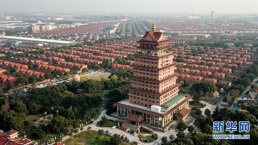 （慶祝改革開放40周年基層行&middot;村莊篇&middot;圖文互動）（2）&ldquo;第一村&rdquo;華西：住房、樓宇刻畫發(fā)展&ldquo;年輪&rdquo;