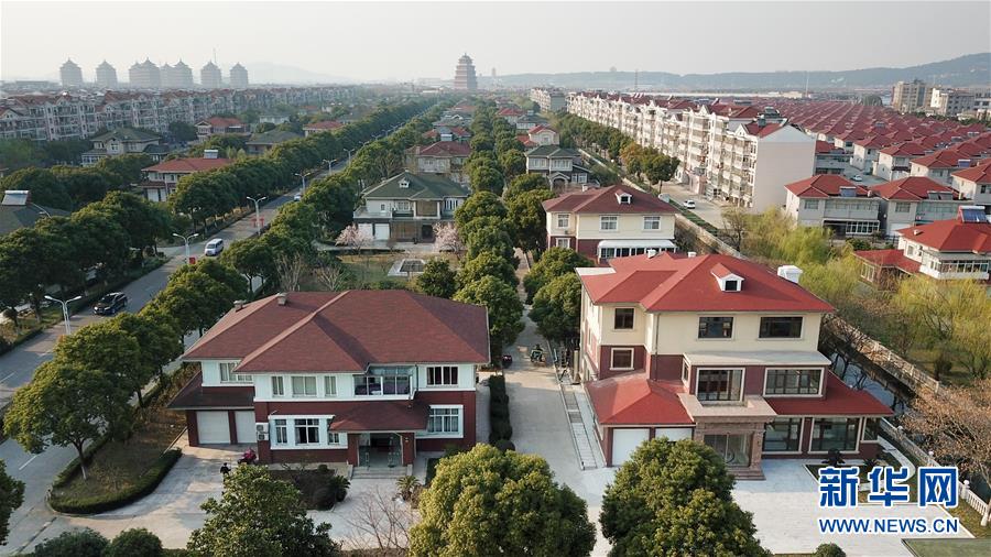 （慶祝改革開放40周年基層行&middot;村莊篇&middot;圖文互動）（3）&ldquo;第一村&rdquo;華西：住房、樓宇刻畫發(fā)展&ldquo;年輪&rdquo;