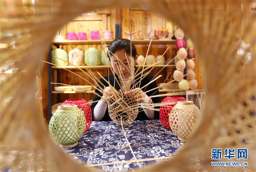 （在習(xí)近平新時(shí)代中國特色社會(huì)主義思想指引下&middot;慶祝改革開放40周年）（新華全媒頭條&middot;圖文互動(dòng)）（3）在改革開放大潮中砥礪奮進(jìn)&mdash;&mdash;新時(shí)代踐行新發(fā)展理念紀(jì)行