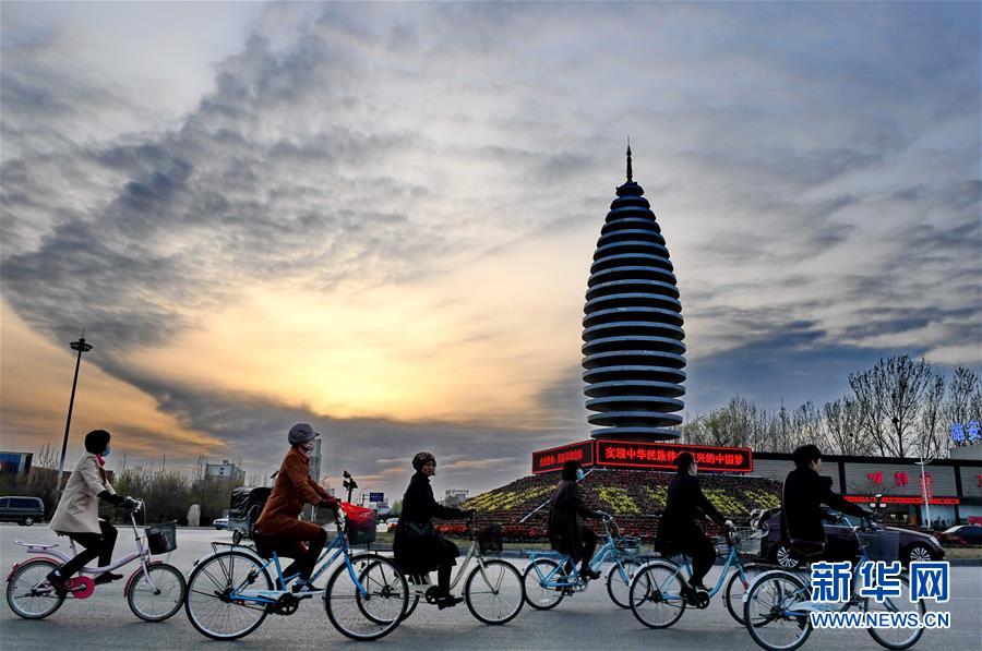 （新華全媒頭條&middot;圖文互動(dòng)）（8）高舉新時(shí)代改革開(kāi)放旗幟&mdash;&mdash;以習(xí)近平同志為核心的黨中央引領(lǐng)改革開(kāi)放紀(jì)實(shí)