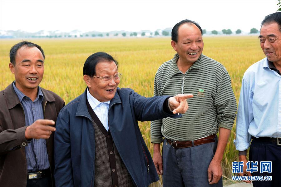 （改革先鋒風采&middot;圖文互動）（2）吳仁寶：華西村改革發(fā)展的帶頭人