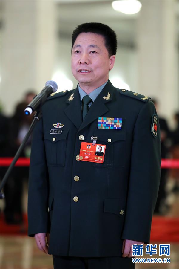 （兩會(huì)&middot;政協(xié)開幕）（1）全國政協(xié)委員接受采訪