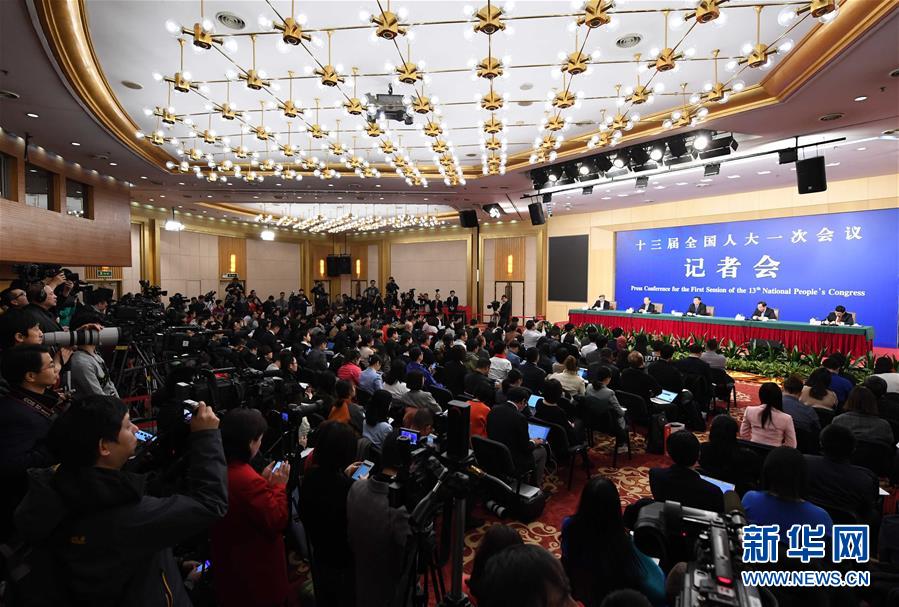 （兩會(huì)&middot;XHDW）（1）國(guó)家發(fā)改委主任何立峰等就&ldquo;創(chuàng)新和完善宏觀調(diào)控，推動(dòng)高質(zhì)量發(fā)展&rdquo;答記者問(wèn)