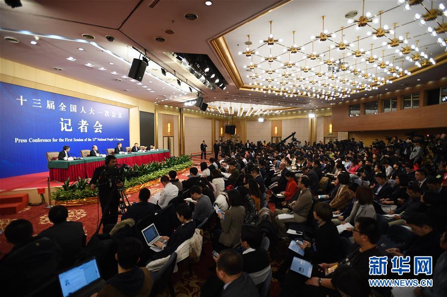 （兩會）（4）國家發(fā)改委主任何立峰等就&ldquo;創(chuàng)新和完善宏觀調(diào)控，推動高質(zhì)量發(fā)展&rdquo;答記者問