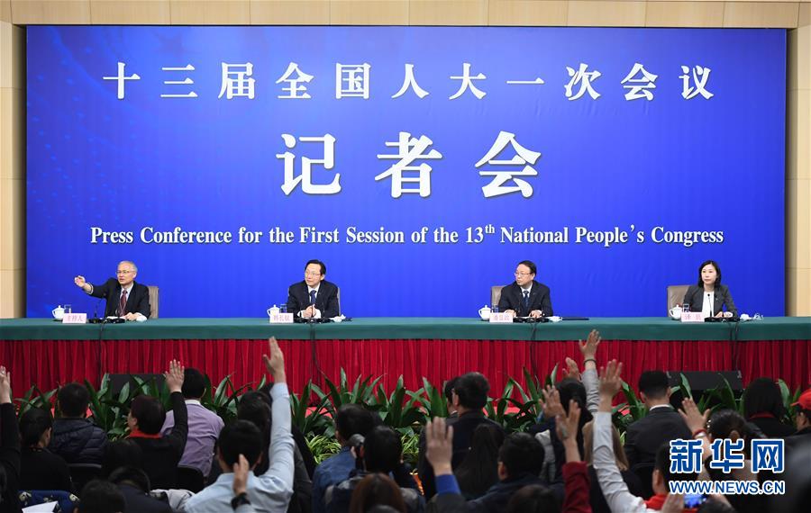 (兩會)(3)農(nóng)業(yè)部部長韓長賦等就“實(shí)施鄉(xiāng)村振興戰(zhàn)略 推動(dòng)農(nóng)業(yè)轉(zhuǎn)型升級”答記者問