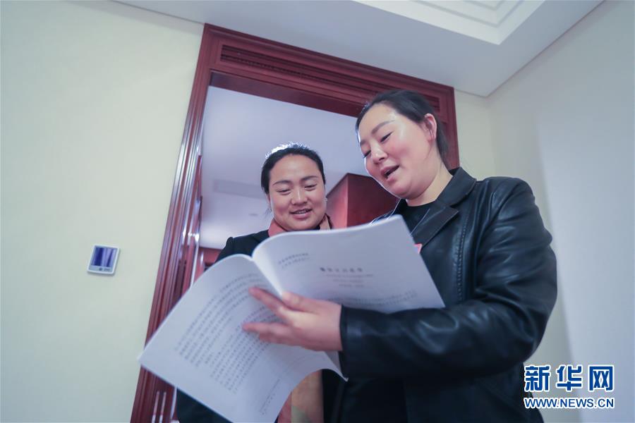 （兩會&middot;基層代表履職故事）（2）全國人大代表喬進(jìn)雙梅：&ldquo;花間&rdquo;繡出美麗人生