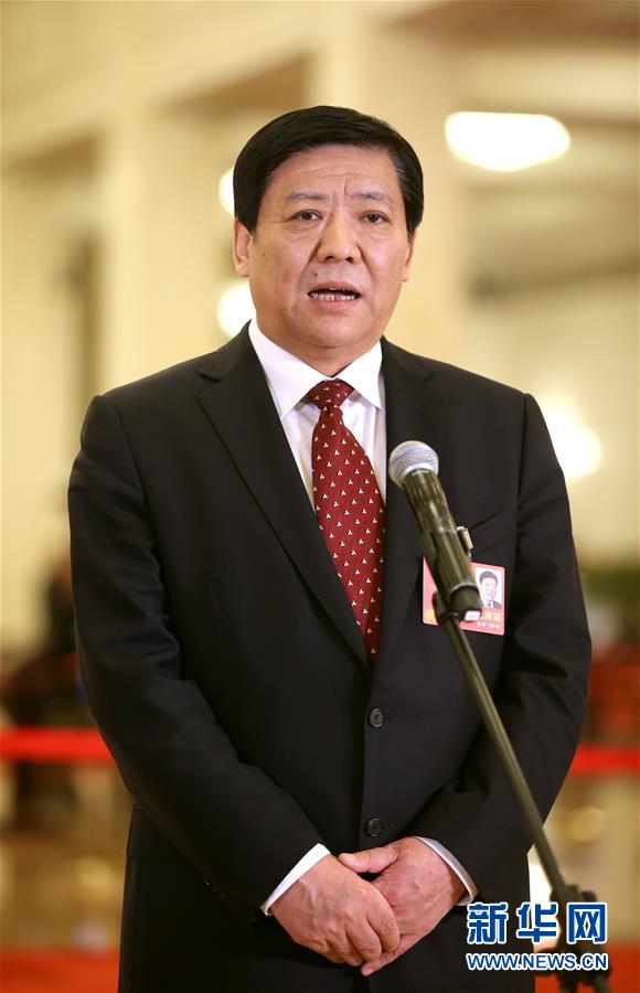 （兩會(huì)&middot;XHDW）（2）全國(guó)人大代表接受采訪