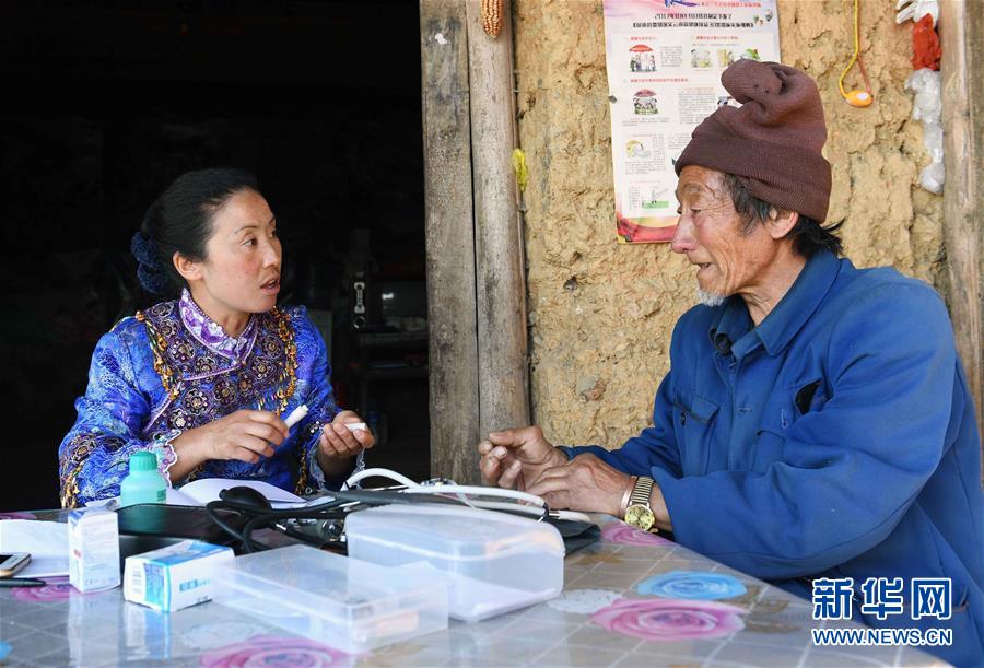 （兩會(huì)&middot;基層代表履職故事）（7）全國人大代表?xiàng)钌徲ⅲ簽榘傩战】当ｑ{護(hù)航