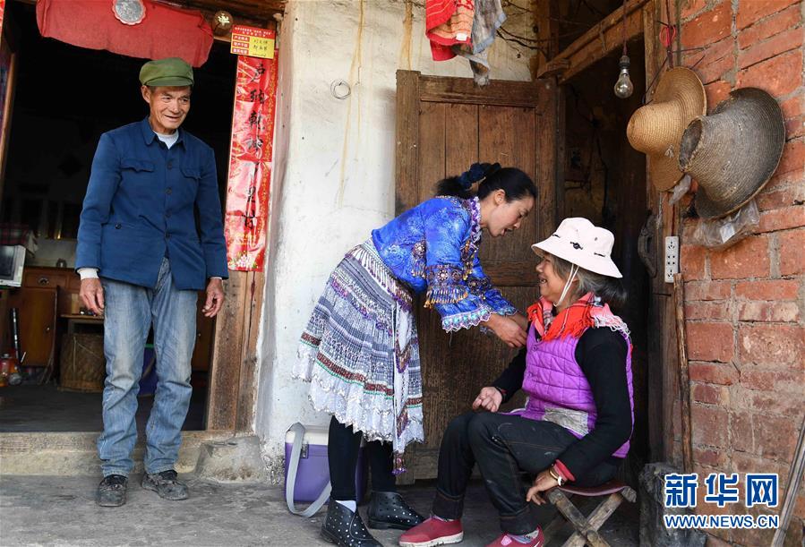 （兩會(huì)&middot;基層代表履職故事）（8）全國(guó)人大代表?xiàng)钌徲ⅲ簽榘傩战】当ｑ{護(hù)航