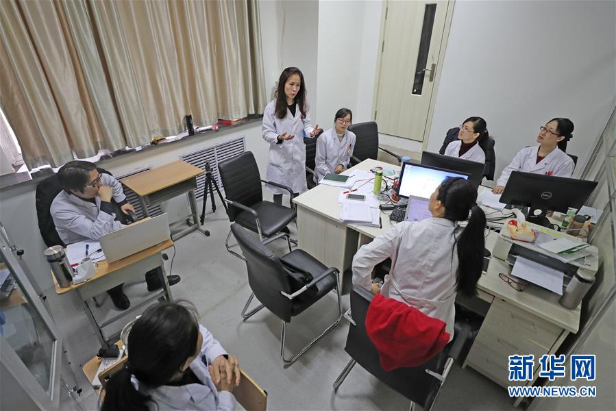 (兩會(huì)·基層代表履職故事)(6)全國人大代表李潞:承載生命囑托 堅(jiān)守醫(yī)生職責(zé)