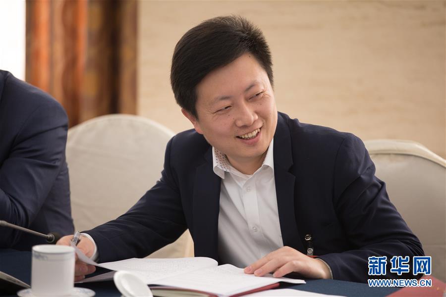 (兩會(huì)·基層代表履職故事)(1)全國(guó)人大代表?xiàng)铒w飛:讓農(nóng)民工有更好的職業(yè)上升通道