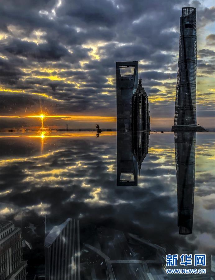 （新華全媒頭條&middot;圖文互動(dòng)）（11）風(fēng)正一帆懸&mdash;&mdash;以習(xí)近平同志為核心的黨中央治國理政一年間