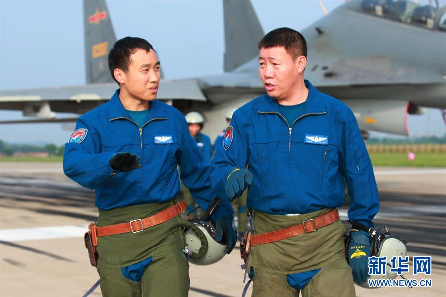 （新華全媒頭條&middot;圖文互動(dòng)）（3）戰(zhàn)鷹，為祖國(guó)奮飛&mdash;&mdash;記空軍航空兵某旅旅長(zhǎng)、特級(jí)飛行員郝井文
