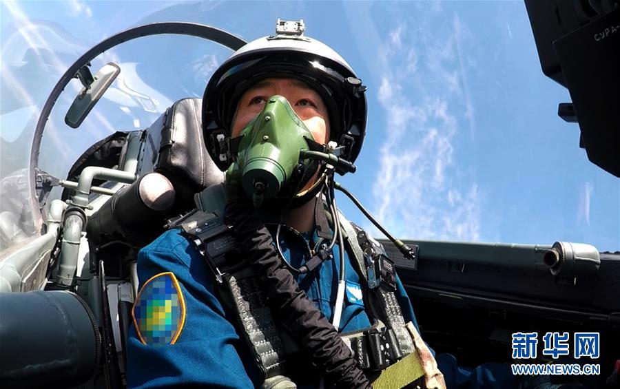 （新華全媒頭條&middot;圖文互動(dòng)）（6）戰(zhàn)鷹，為祖國(guó)奮飛&mdash;&mdash;記空軍航空兵某旅旅長(zhǎng)、特級(jí)飛行員郝井文