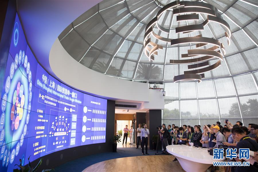 (全面深化改革這五年·圖文互動(dòng))(2)吃改革飯走開放路打創(chuàng)新牌 上海奮力創(chuàng)造發(fā)展新傳奇