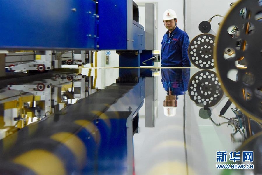 (在習(xí)近平新時(shí)代中國特色社會主義思想指引下·將改革開放進(jìn)行到底·強(qiáng)國之基)(新華全媒頭條·圖文互動)(3)奮斗不停步 改革再出發(fā)——“四個(gè)自信”筑牢強(qiáng)國之基