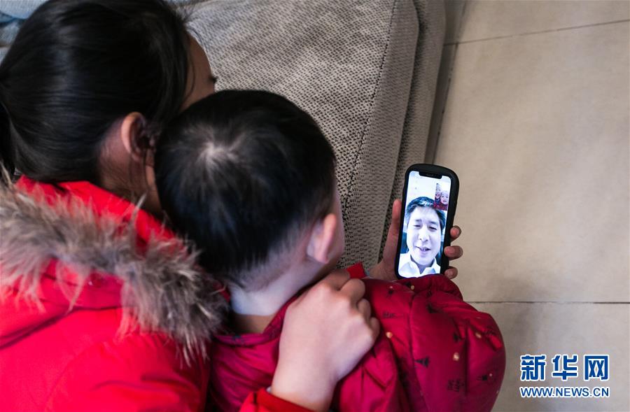 （新春走基層&middot;圖文互動）（2）車站，懂得大海的浪漫&mdash;&mdash;&ldquo;一帶一路&rdquo;夫妻的春節(jié)連線