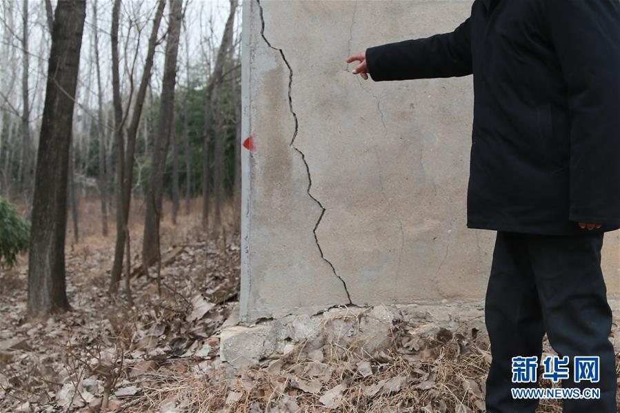 （新華視點&middot;圖文互動）（3）挖掘作業(yè)距漢墓中心僅20米，村民住房出現(xiàn)裂縫&hellip;&hellip;&ldquo;造地&rdquo;如何變挖山？